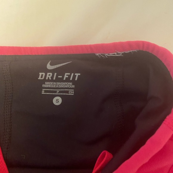 Pink Nike skirt size Small! Great condition! - Picture 2 of 3
